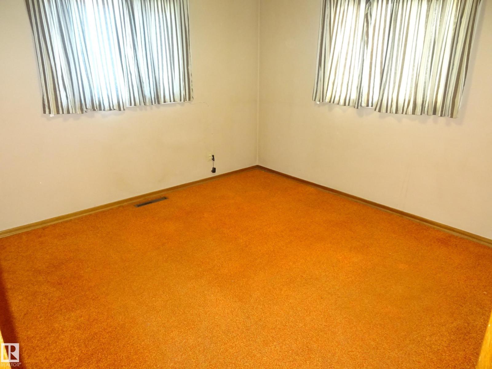 5036 52 St Property Photo 13