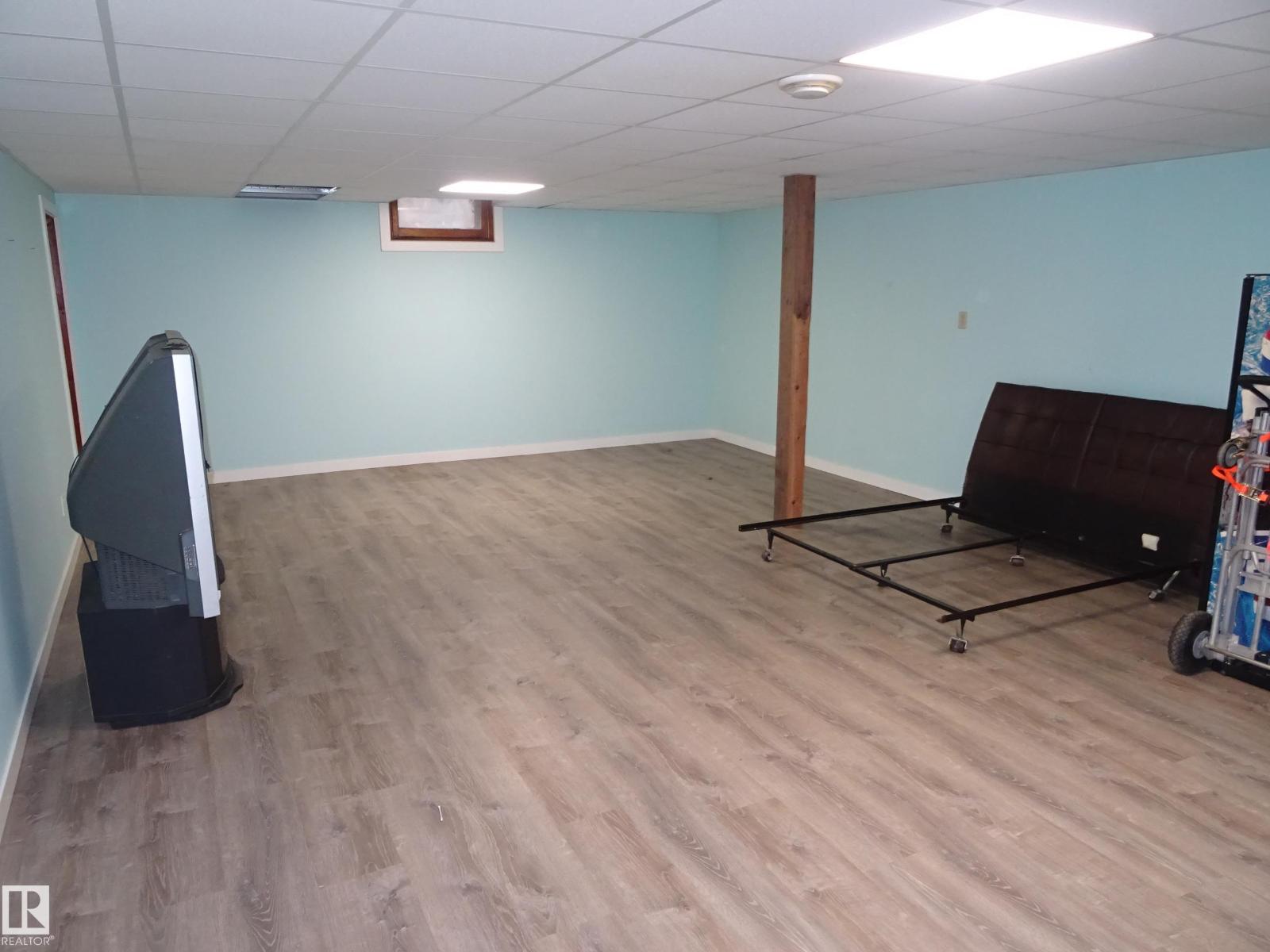 5036 52 St Property Photo 18