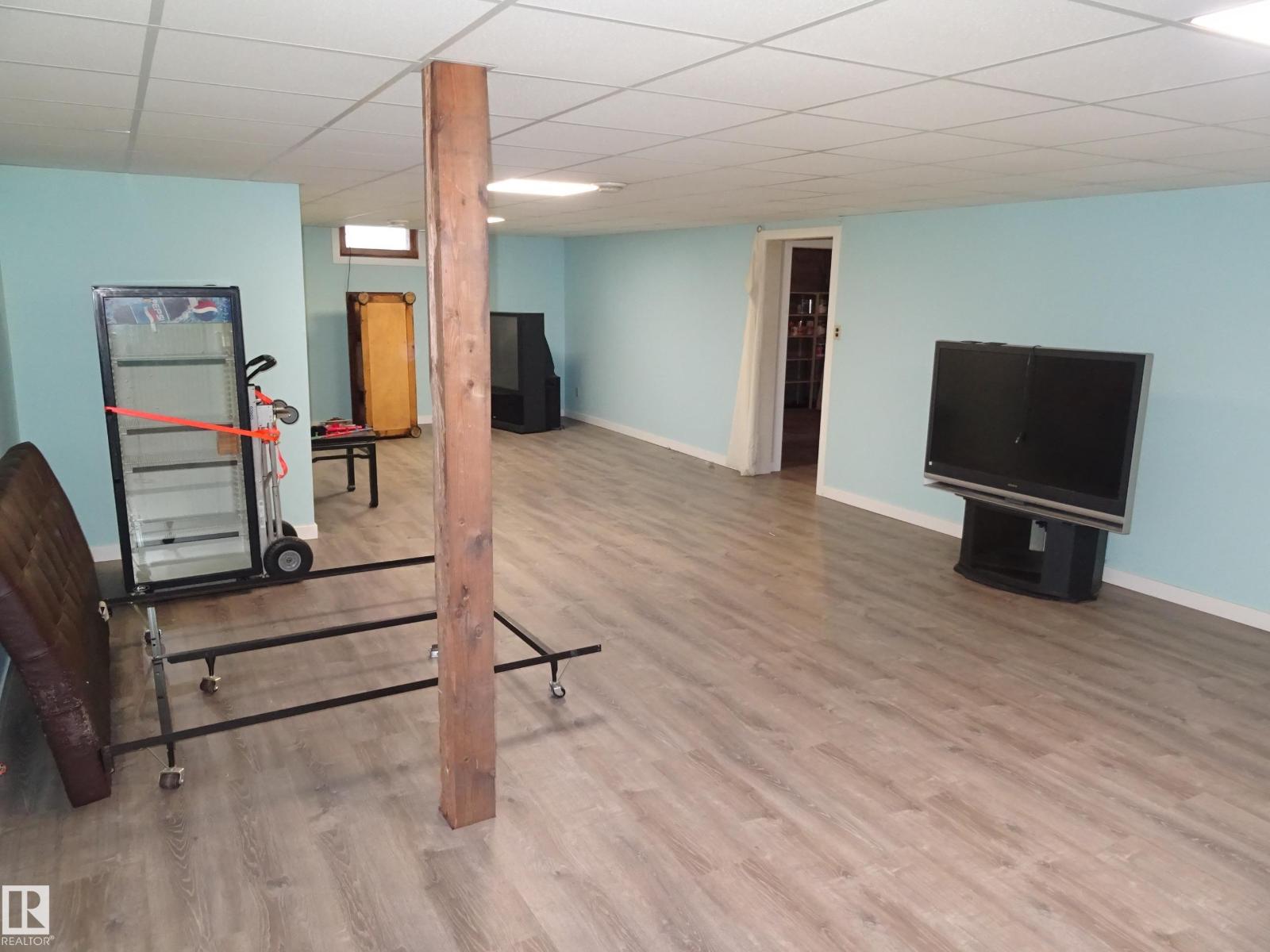 5036 52 St Property Photo 20