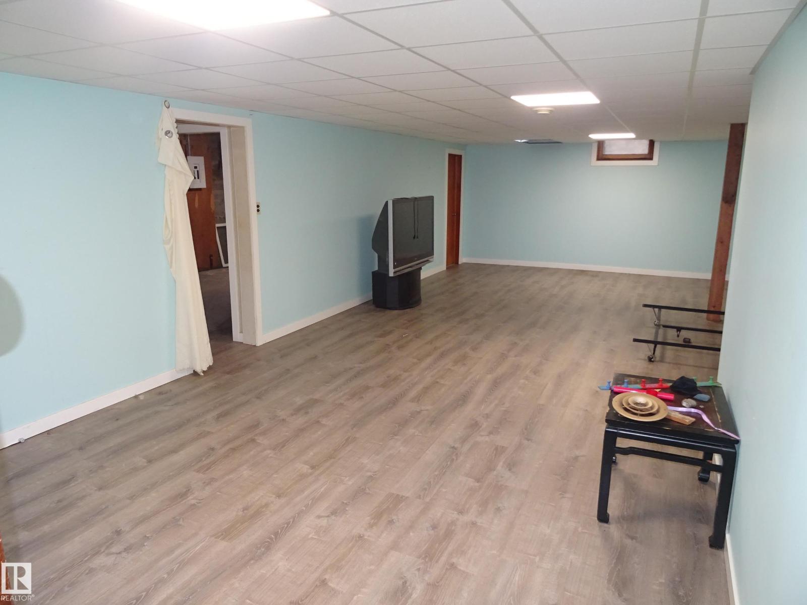5036 52 St Property Photo 21