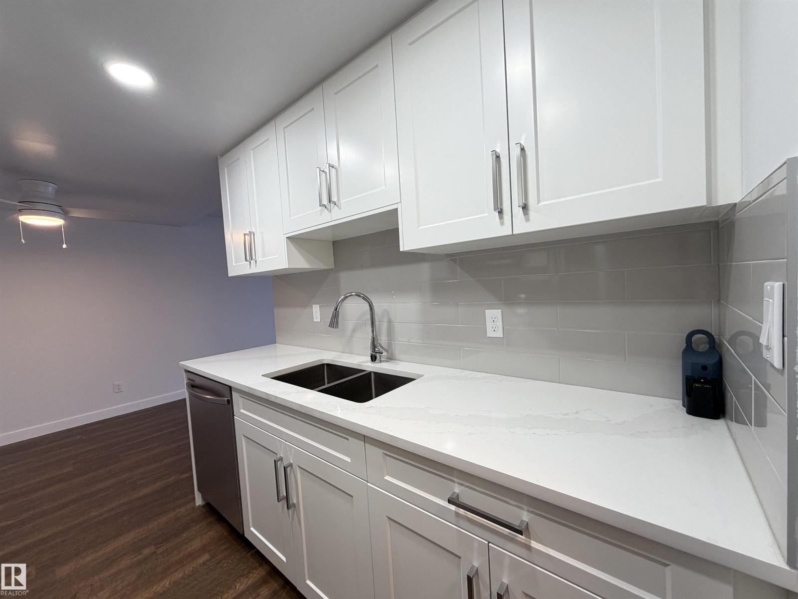 #103 10511 19 Av Nw Property Photo 4