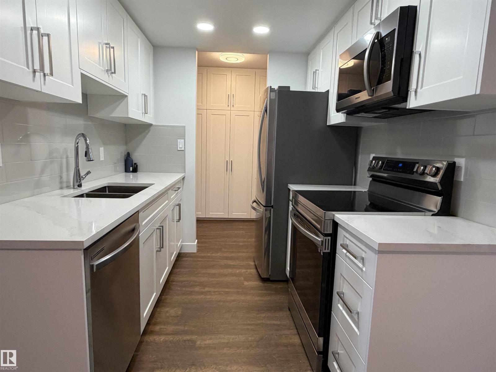 #103 10511 19 Av Nw Property Photo 5
