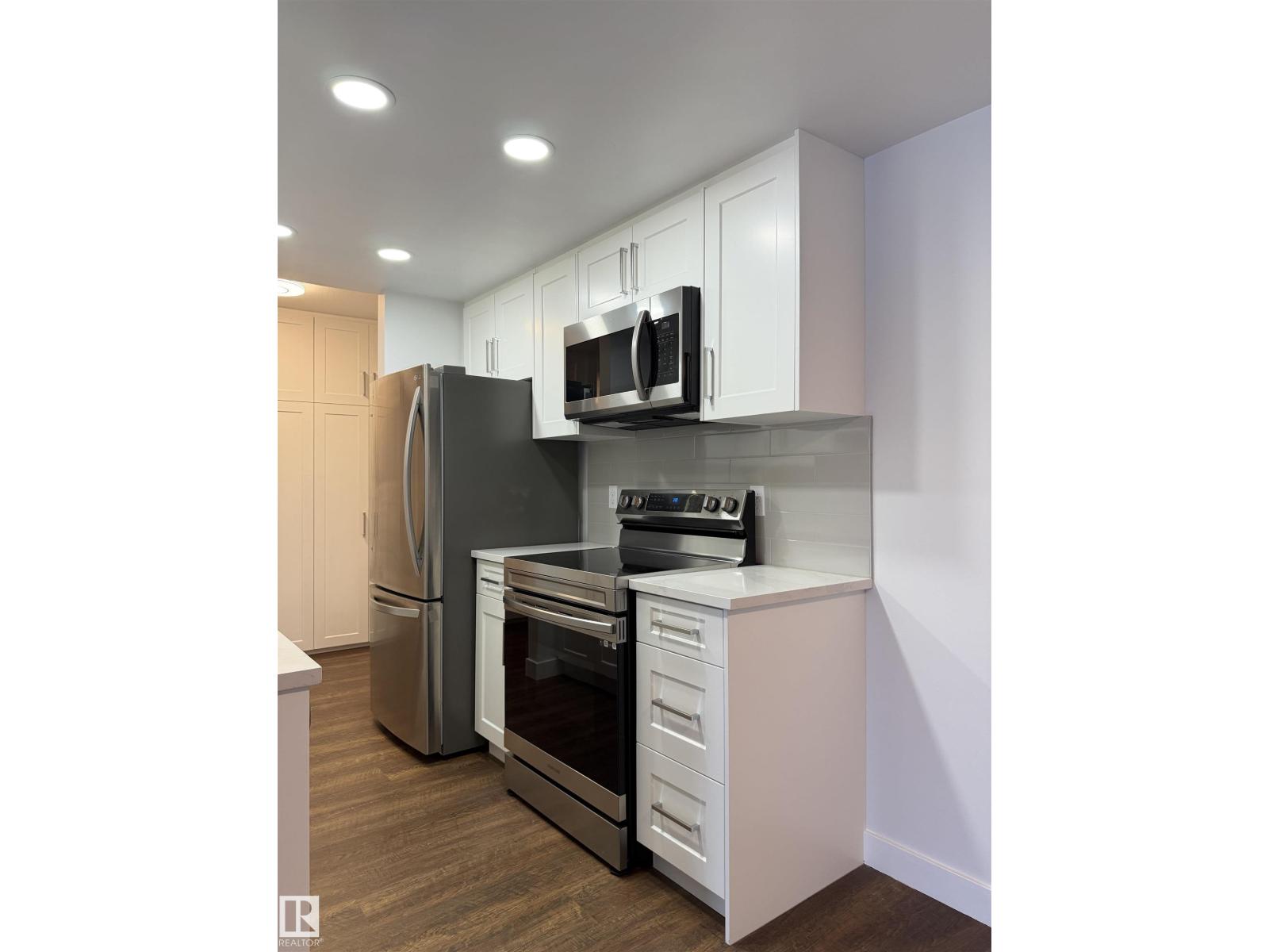 #103 10511 19 Av Nw Property Photo 7