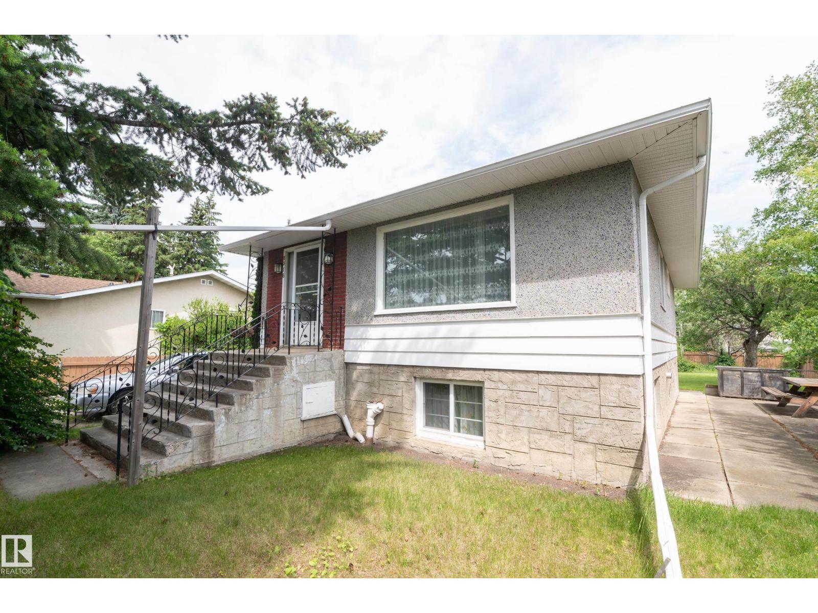 8316 73 Av Nw Property Photo 2