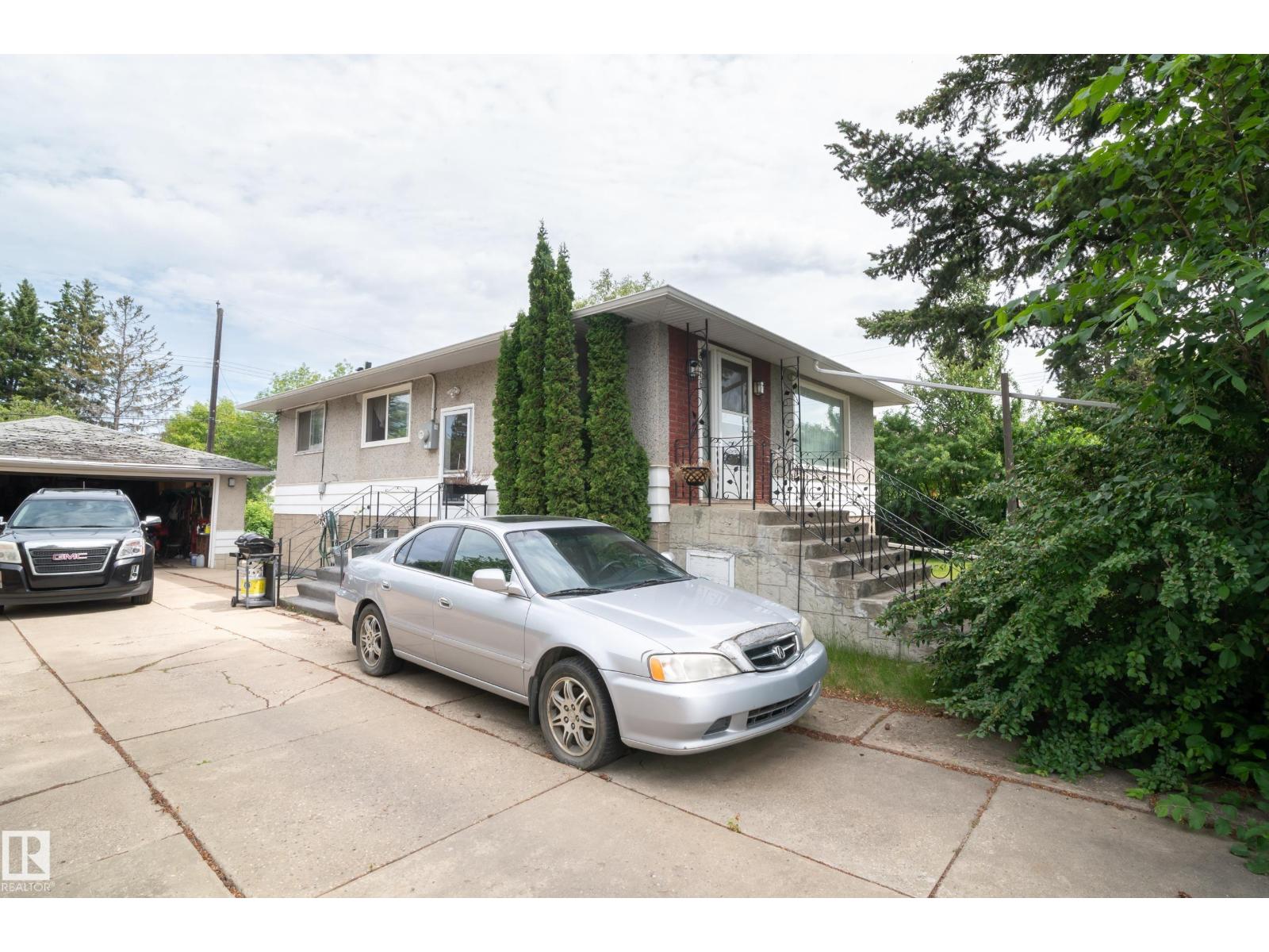 8316 73 Av Nw Property Photo 4
