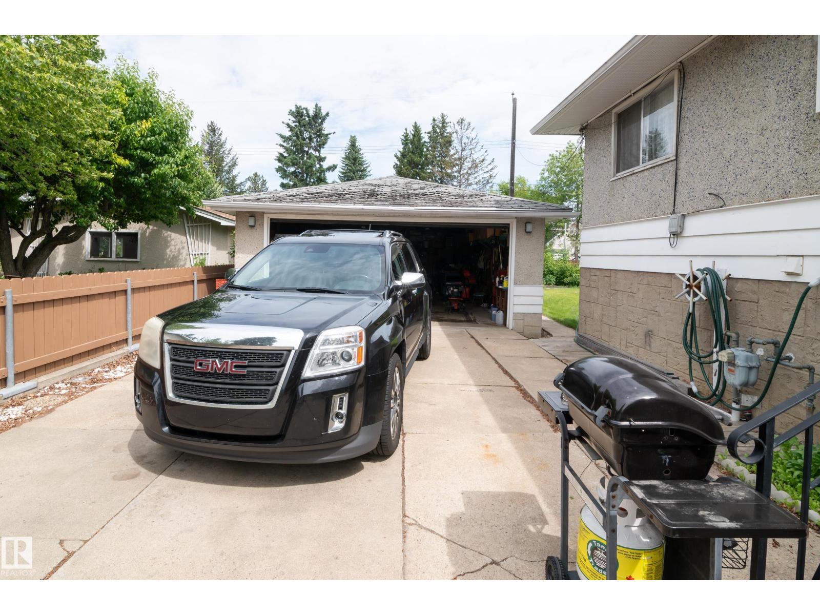 8316 73 Av Nw Property Photo 5