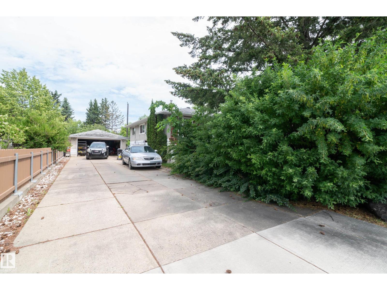 8316 73 Av Nw Property Photo 12