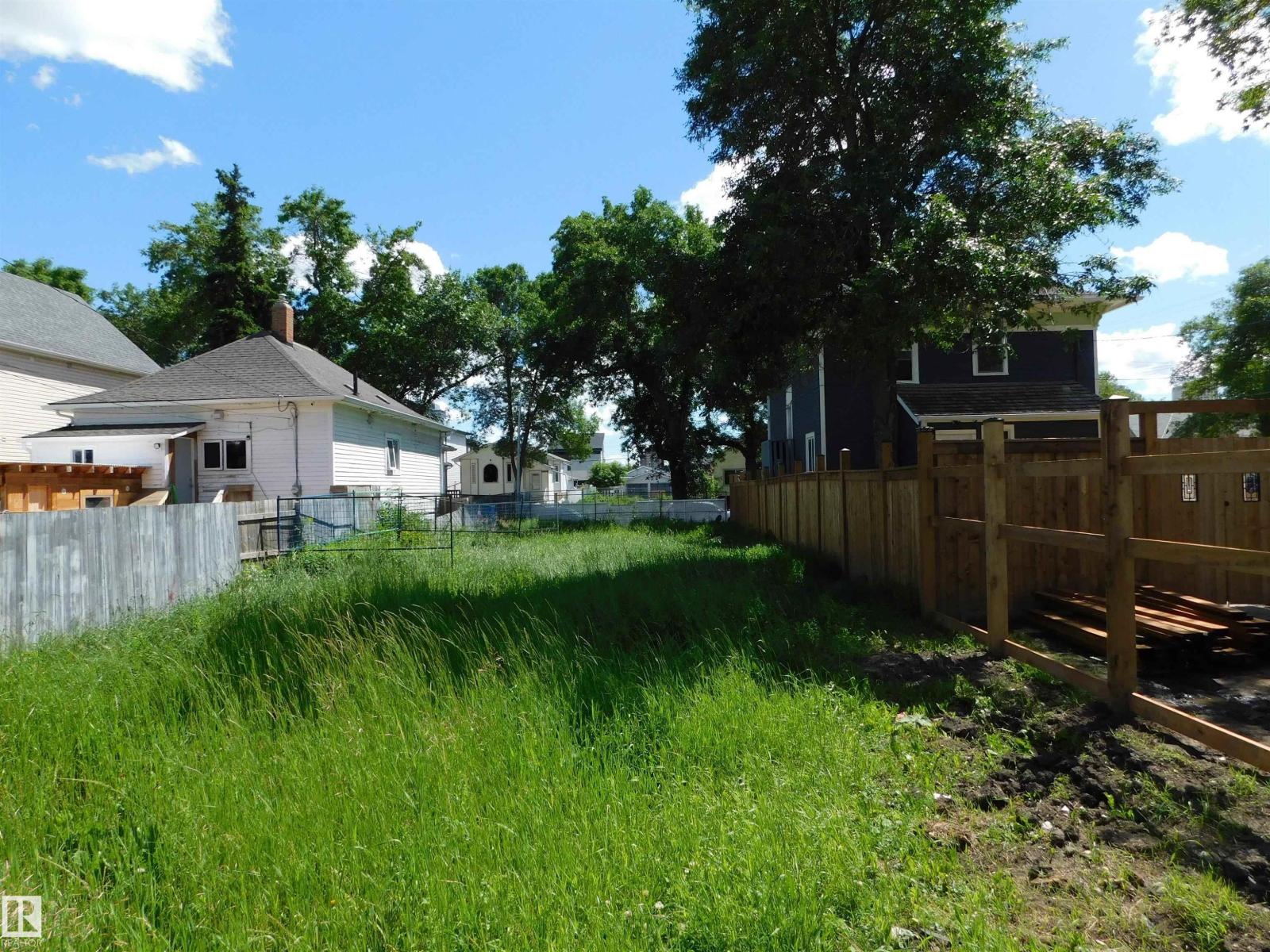 9546 106a Av Nw Property Photo 2