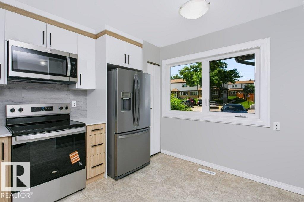 #24 14511 52 St Nw Property Photo 3
