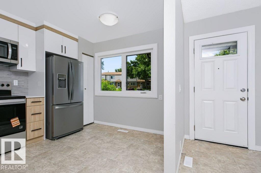 #24 14511 52 St Nw Property Photo 6