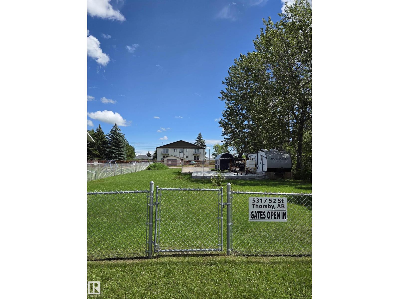 5317 52 St Property Photo 1