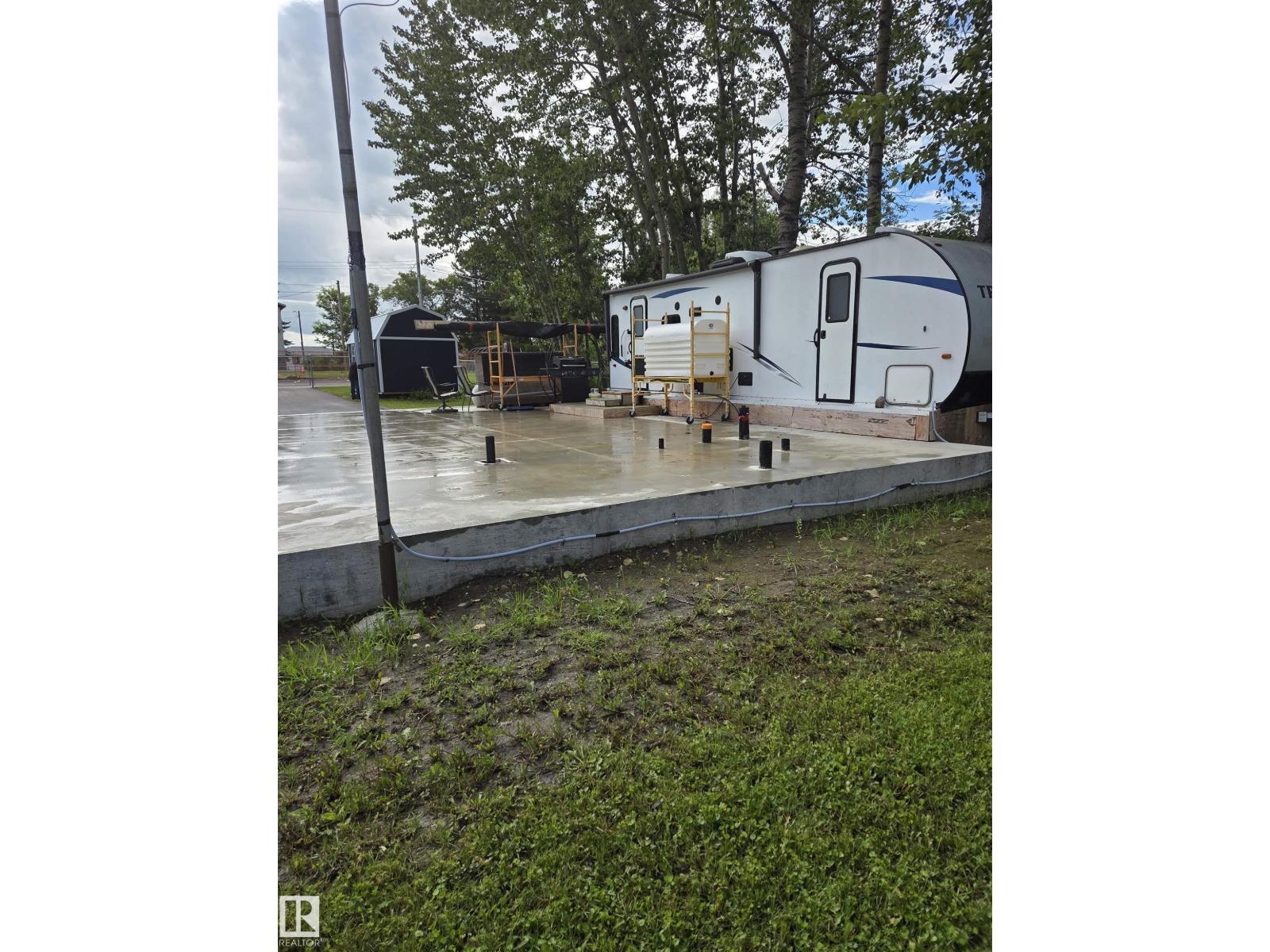 5317 52 St Property Photo 2