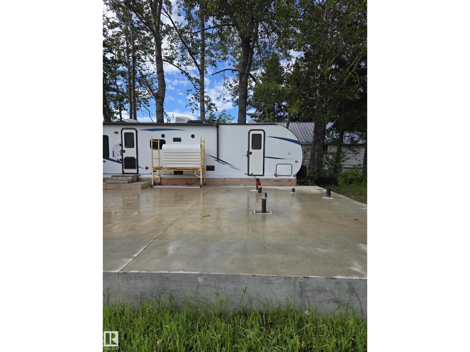 5317 52 St Property Photo 3