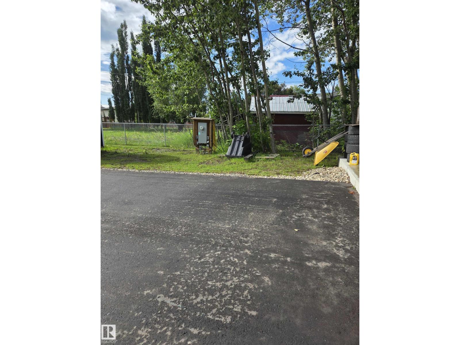 5317 52 St Property Photo 4