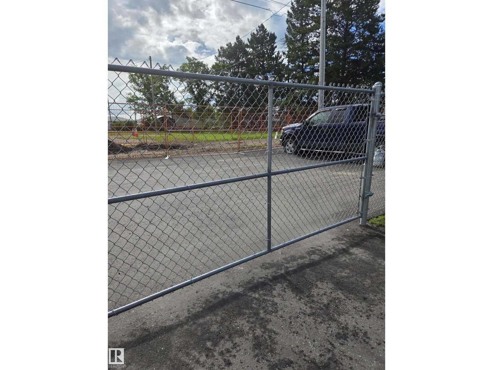 5317 52 St Property Photo 6