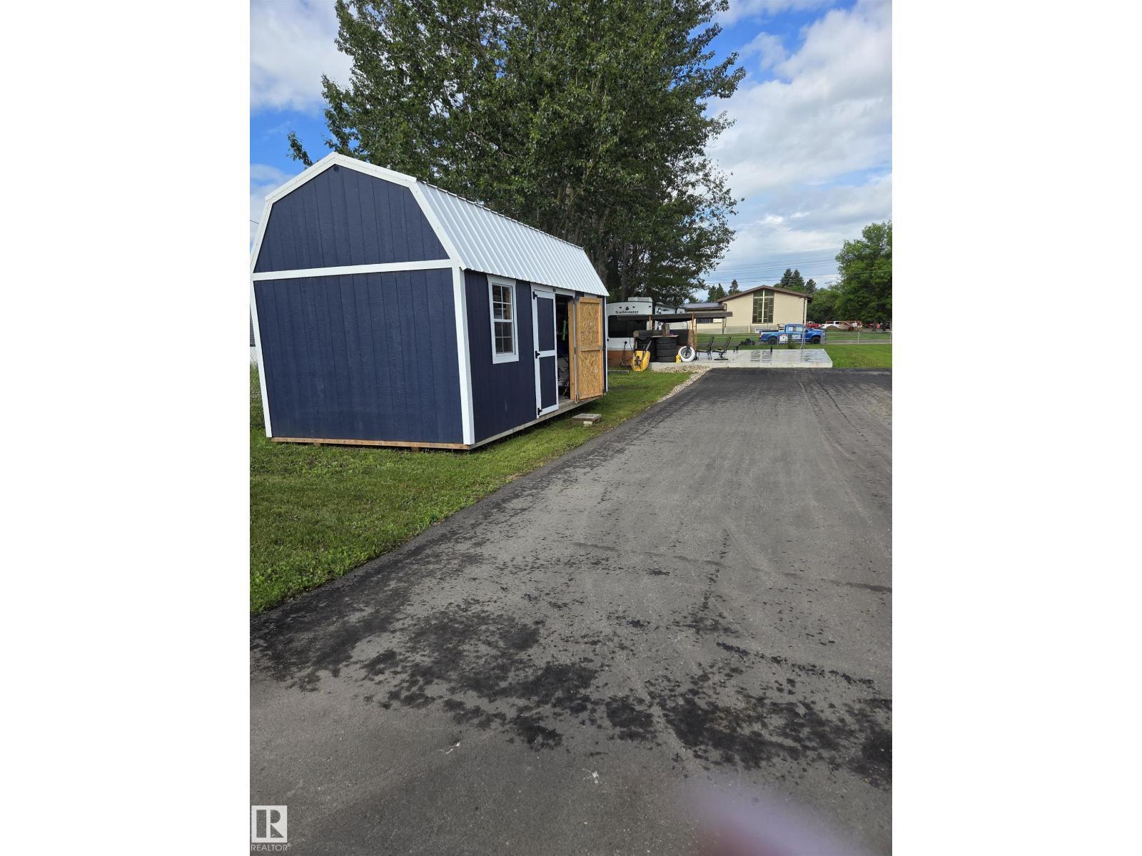 5317 52 St Property Photo 7