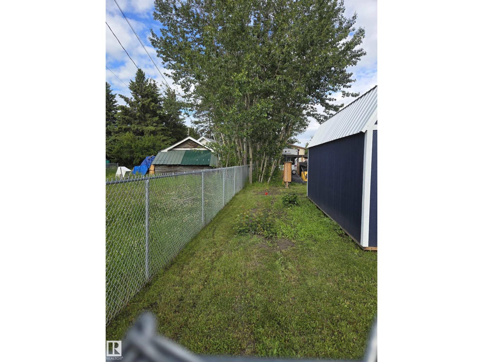 5317 52 St Property Photo 8