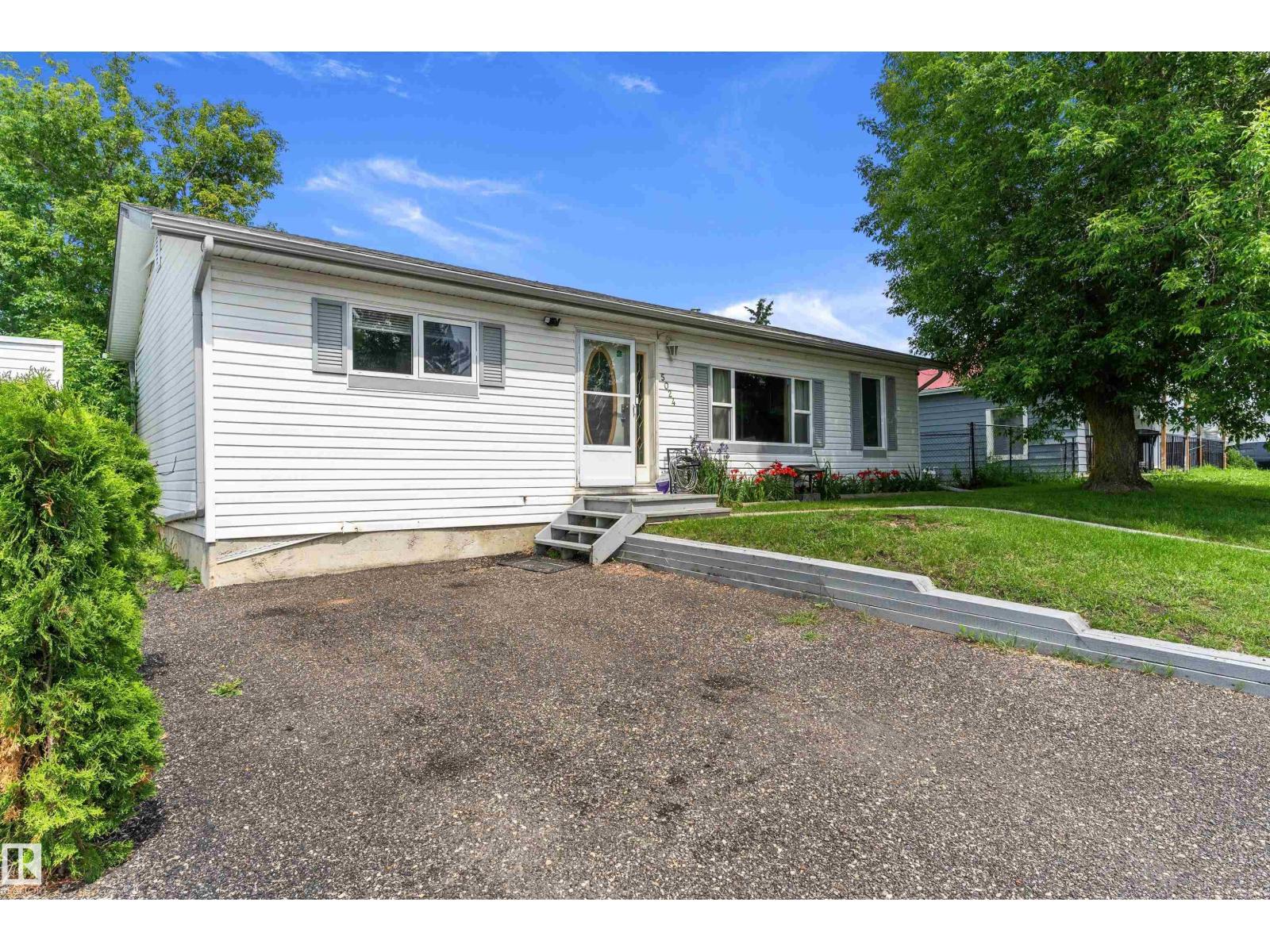 5024 55 Av Property Photo 2