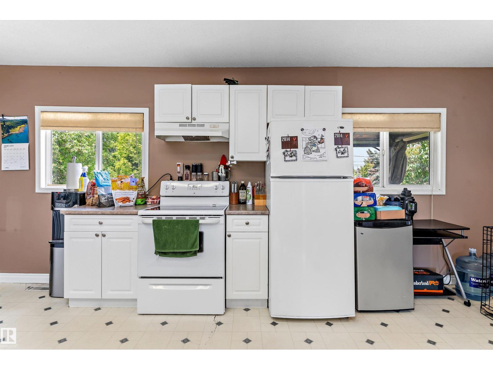 5024 55 Av Property Photo 7