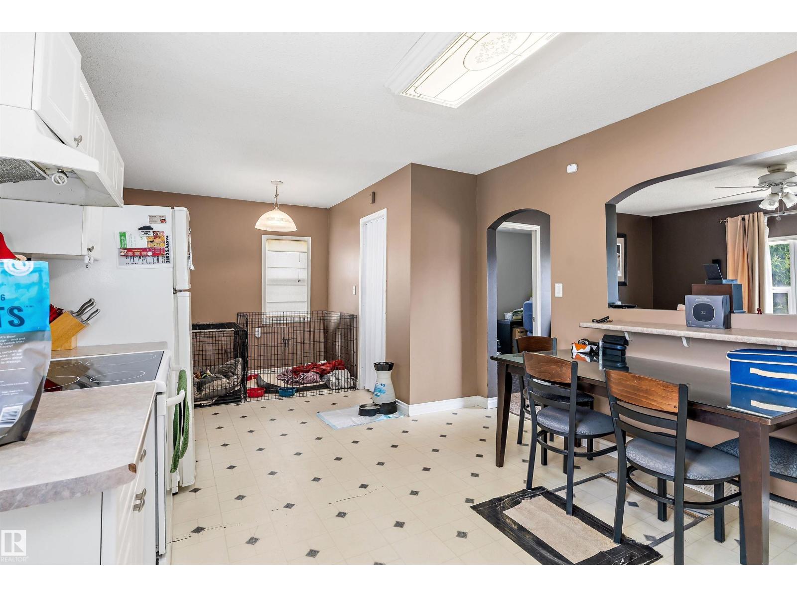 5024 55 Av Property Photo 8