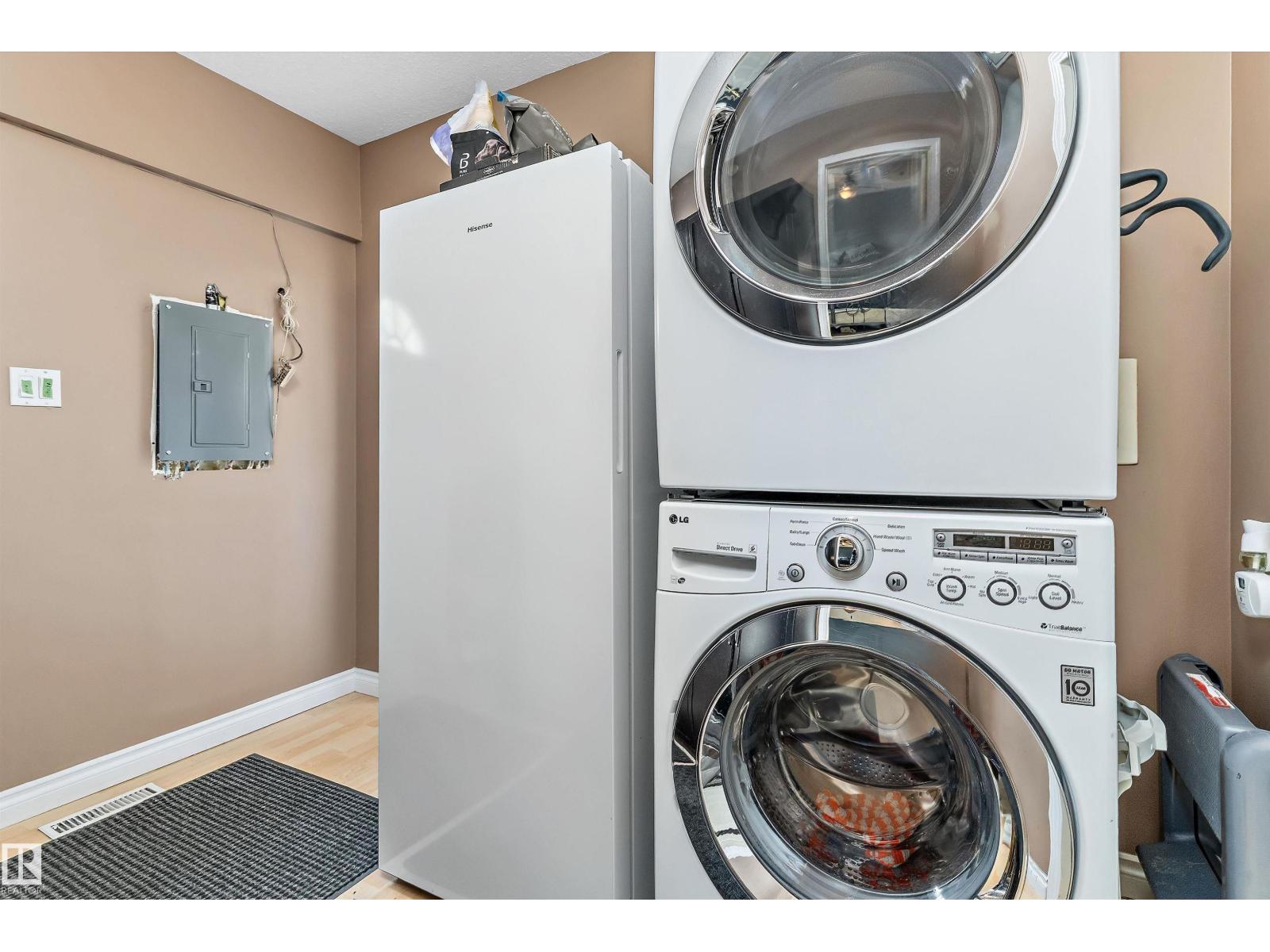 5024 55 Av Property Photo 14