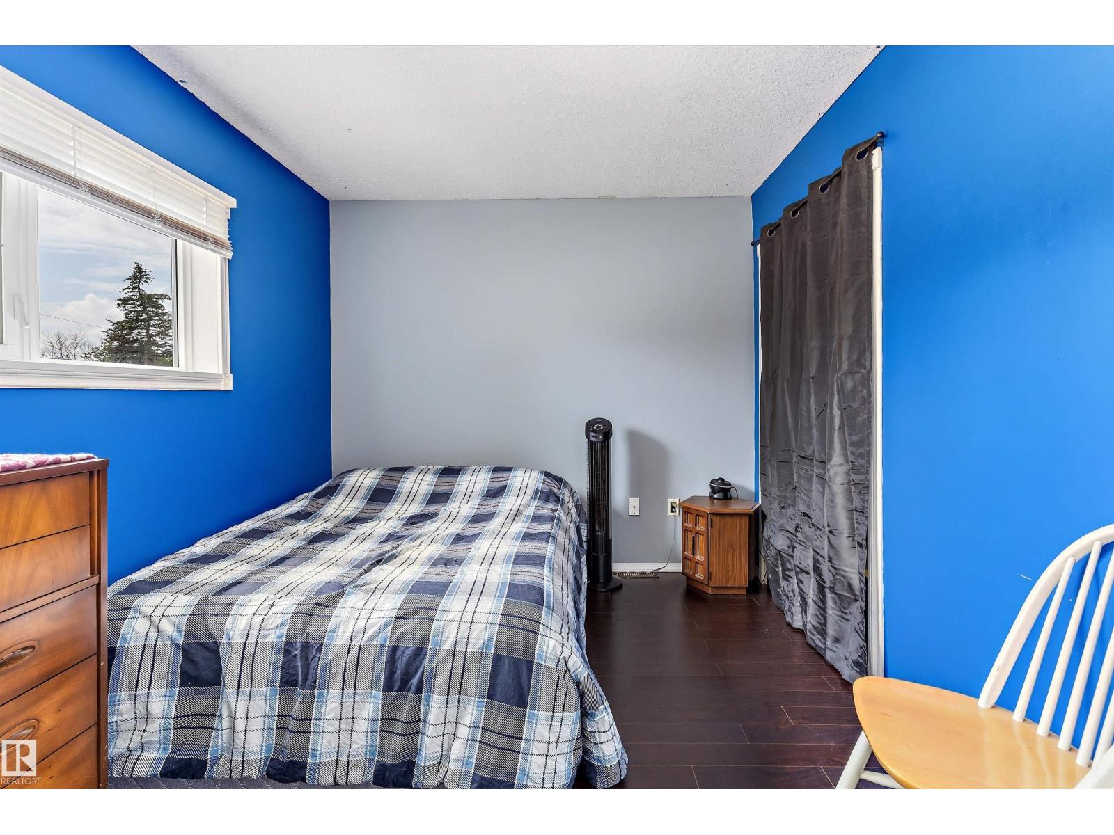 5024 55 Av Property Photo 20