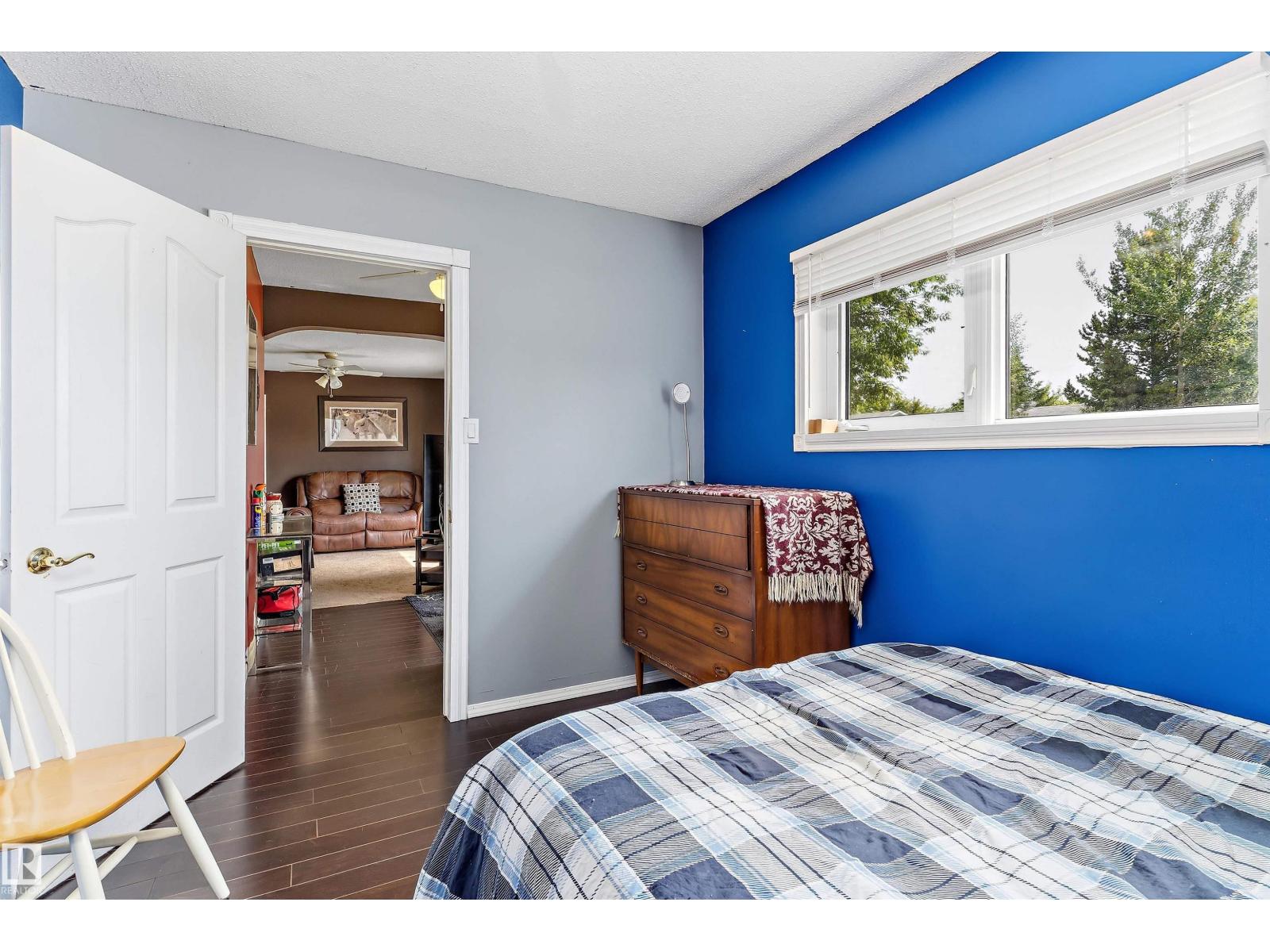 5024 55 Av Property Photo 21