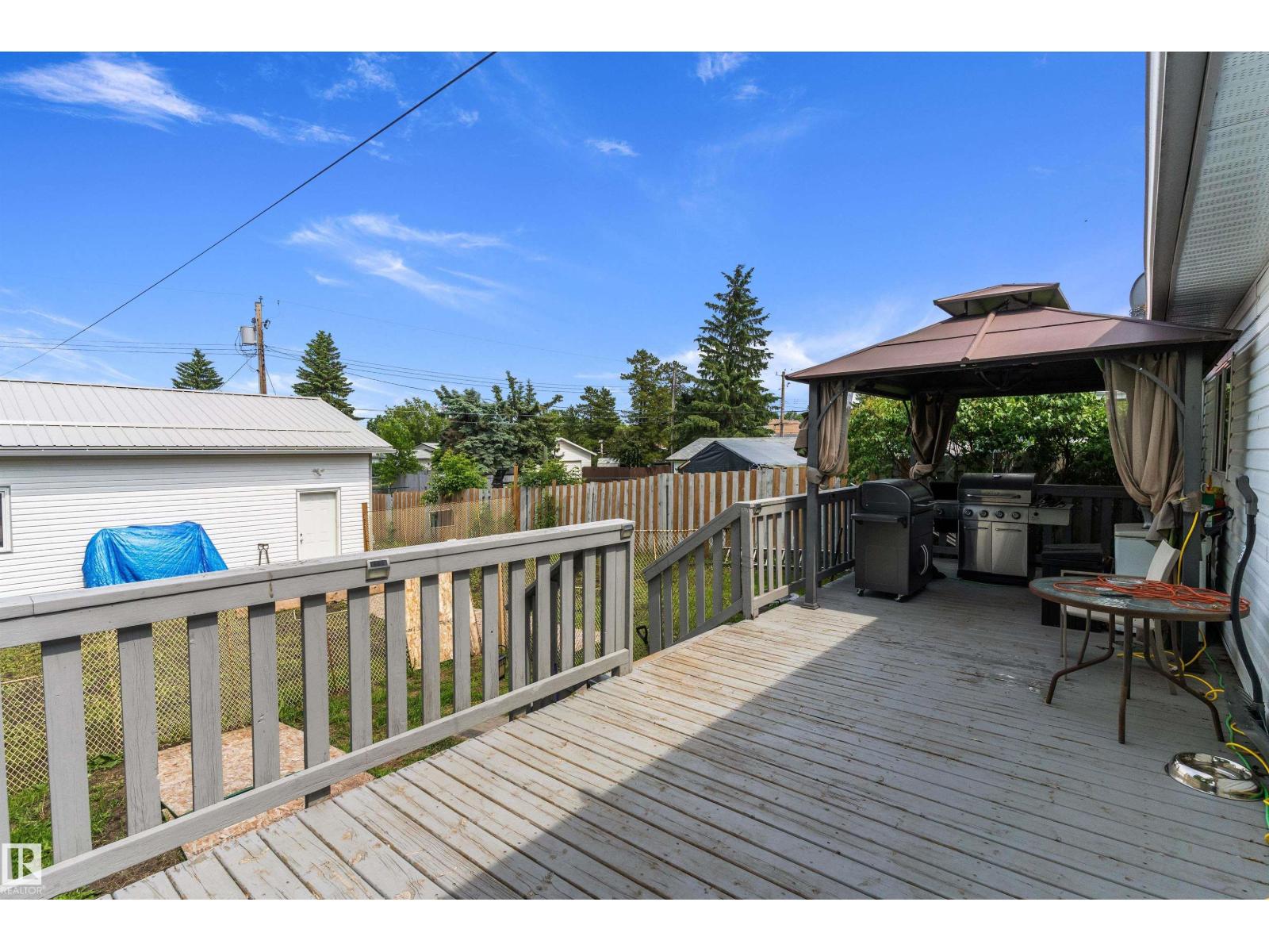5024 55 Av Property Photo 22