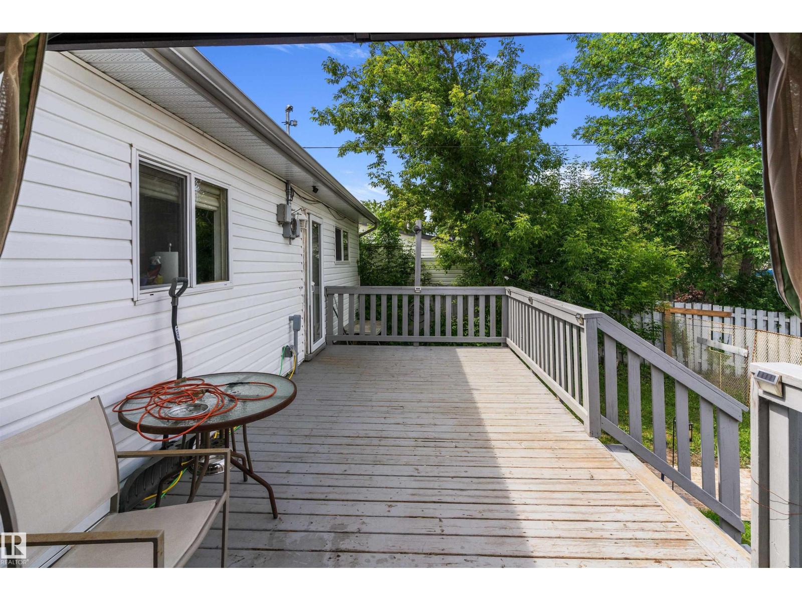 5024 55 Av Property Photo 25