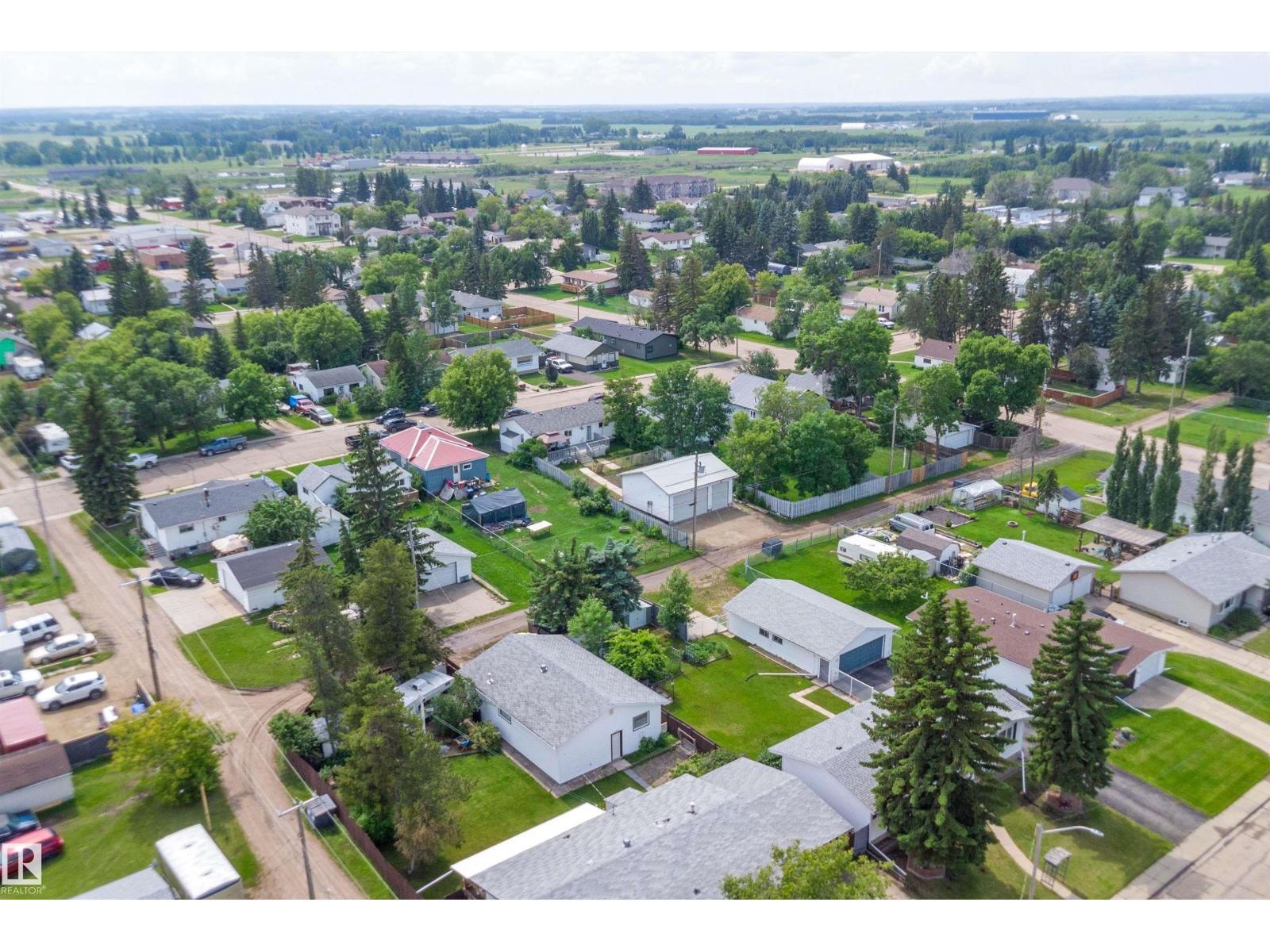 5024 55 Av Property Photo 28