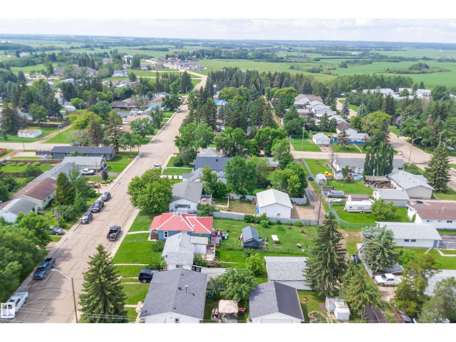 5024 55 Av Property Photo 29