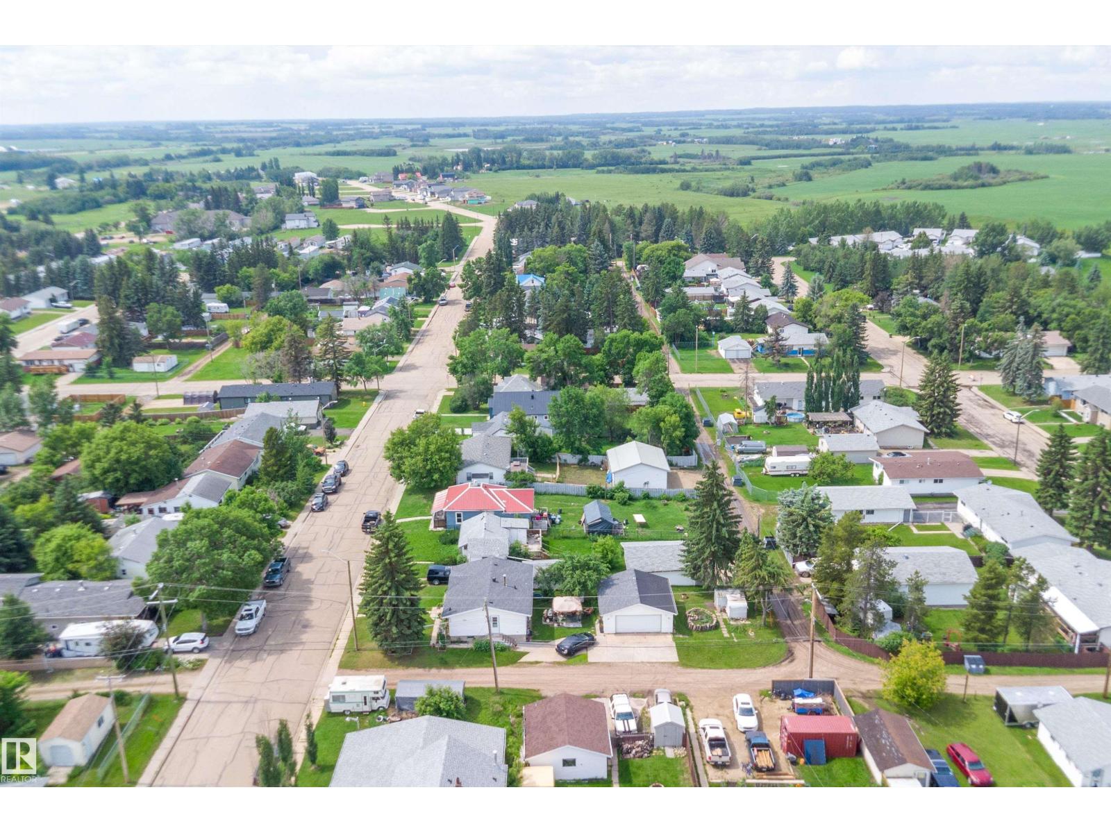 5024 55 Av Property Photo 30