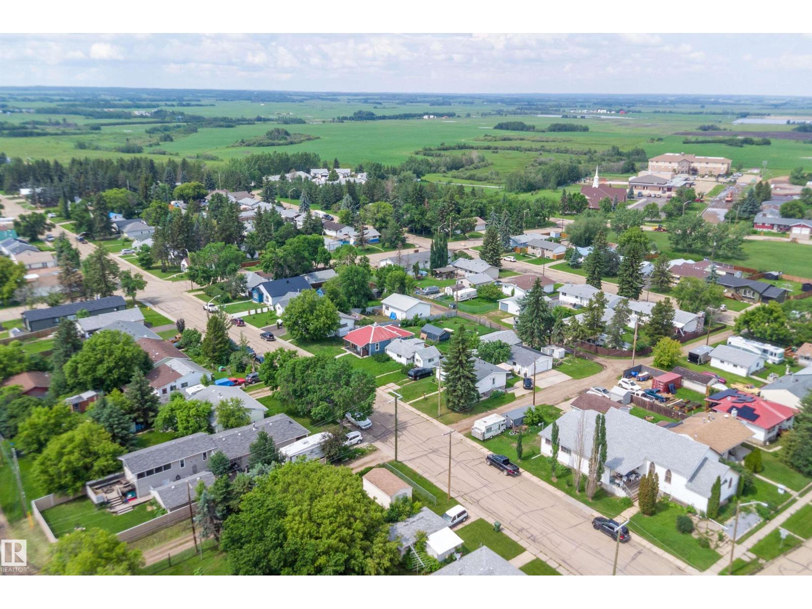 5024 55 Av Property Photo 31