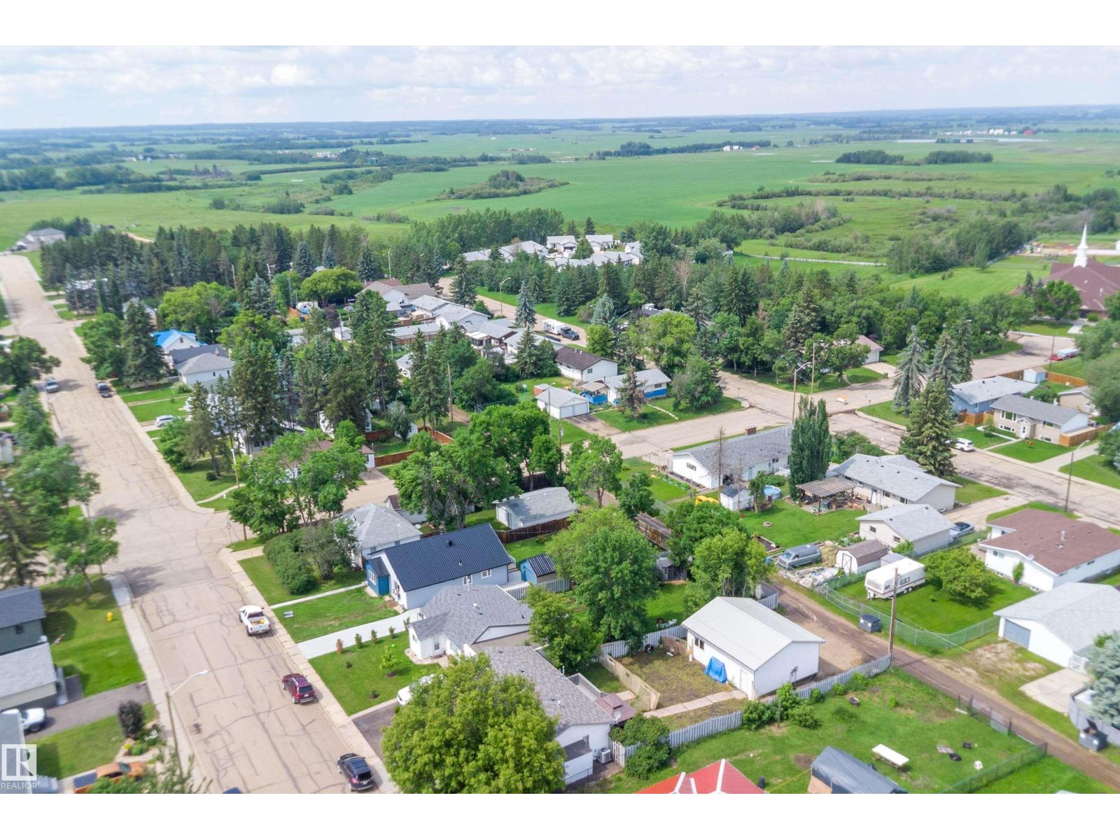 5024 55 Av Property Photo 32