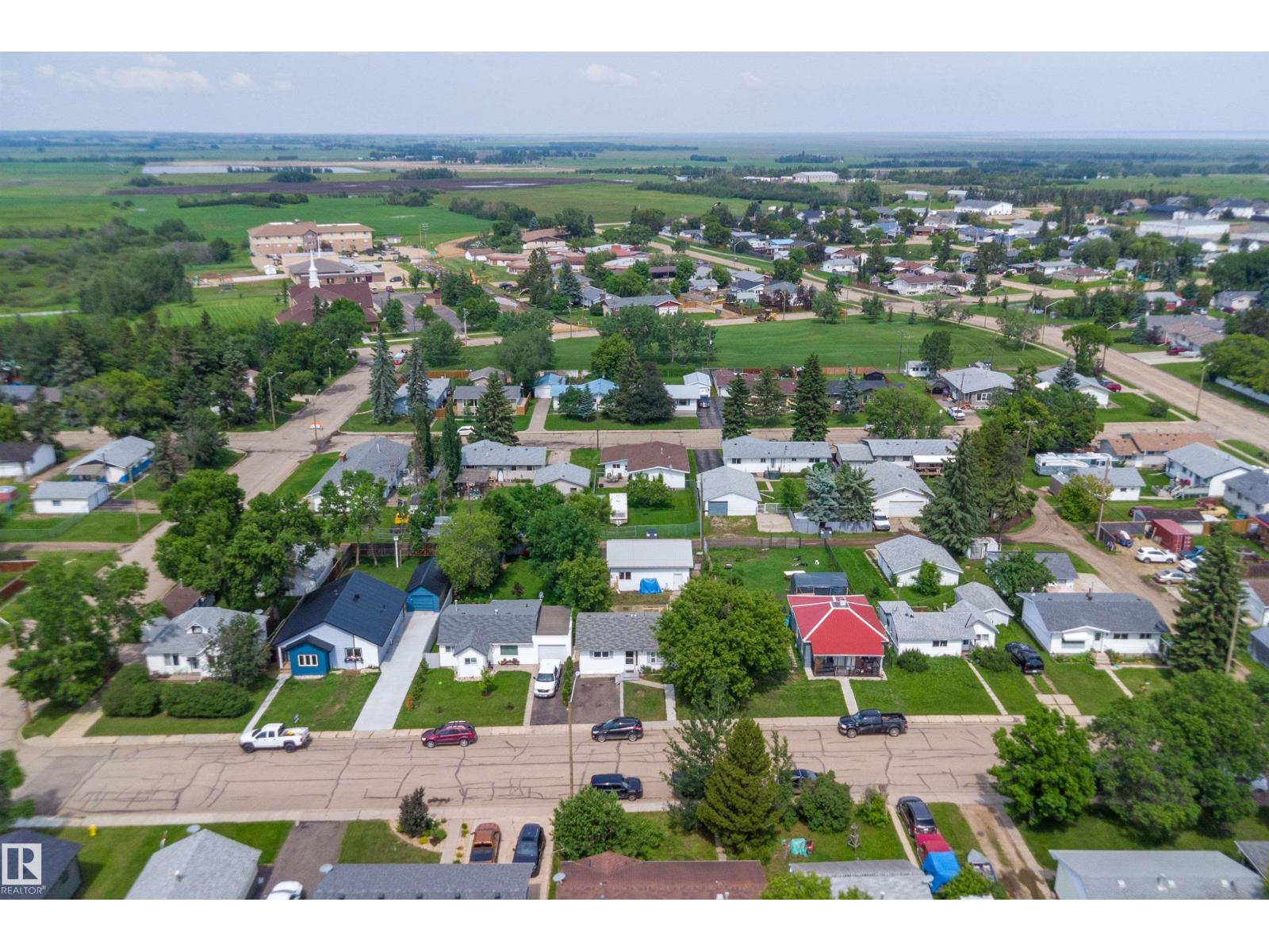 5024 55 Av Property Photo 33
