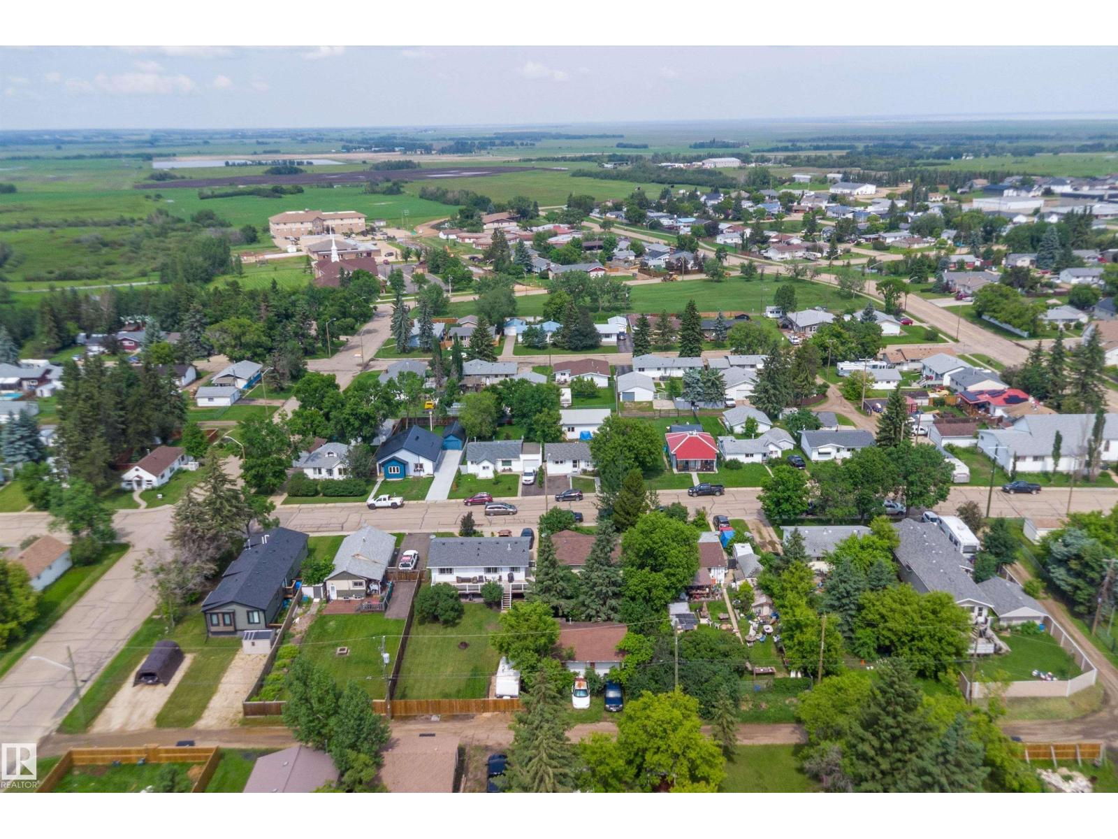 5024 55 Av Property Photo 34