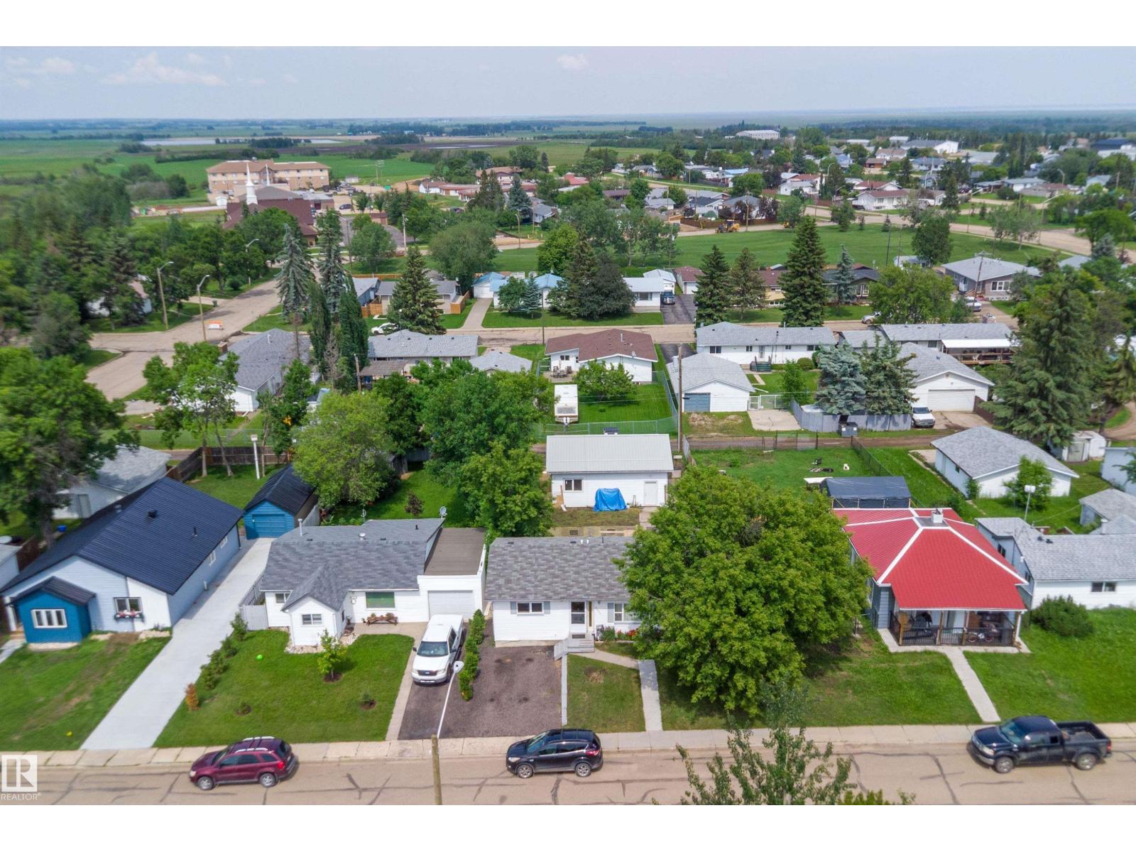 5024 55 Av Property Photo 35