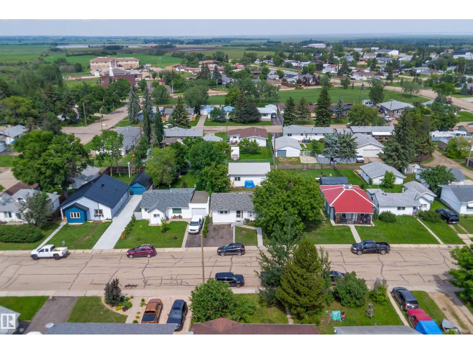 5024 55 Av Property Photo 36