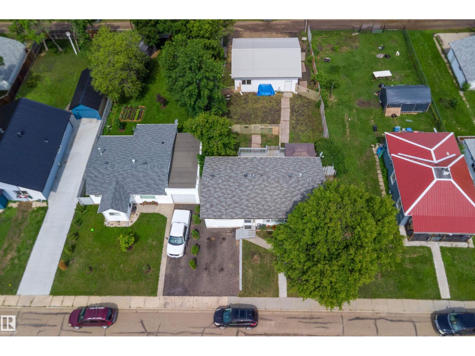 5024 55 Av Property Photo 37