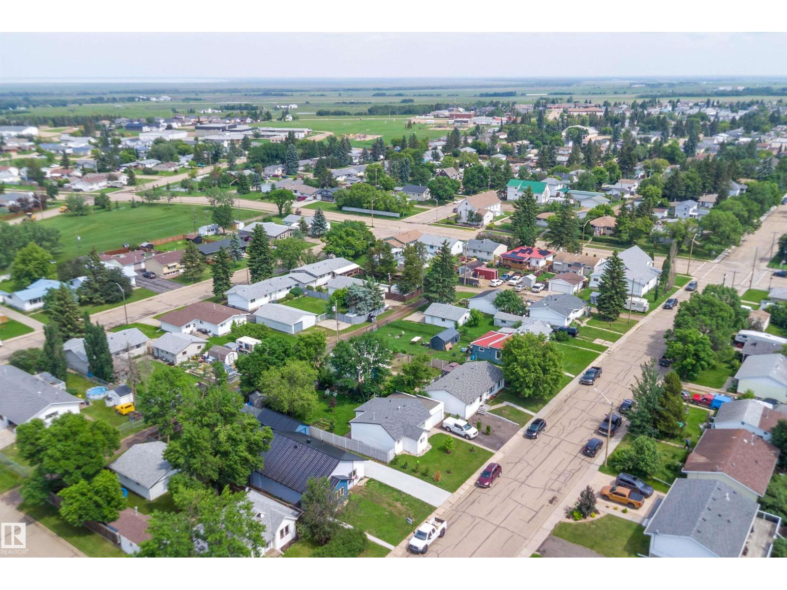 5024 55 Av Property Photo 38