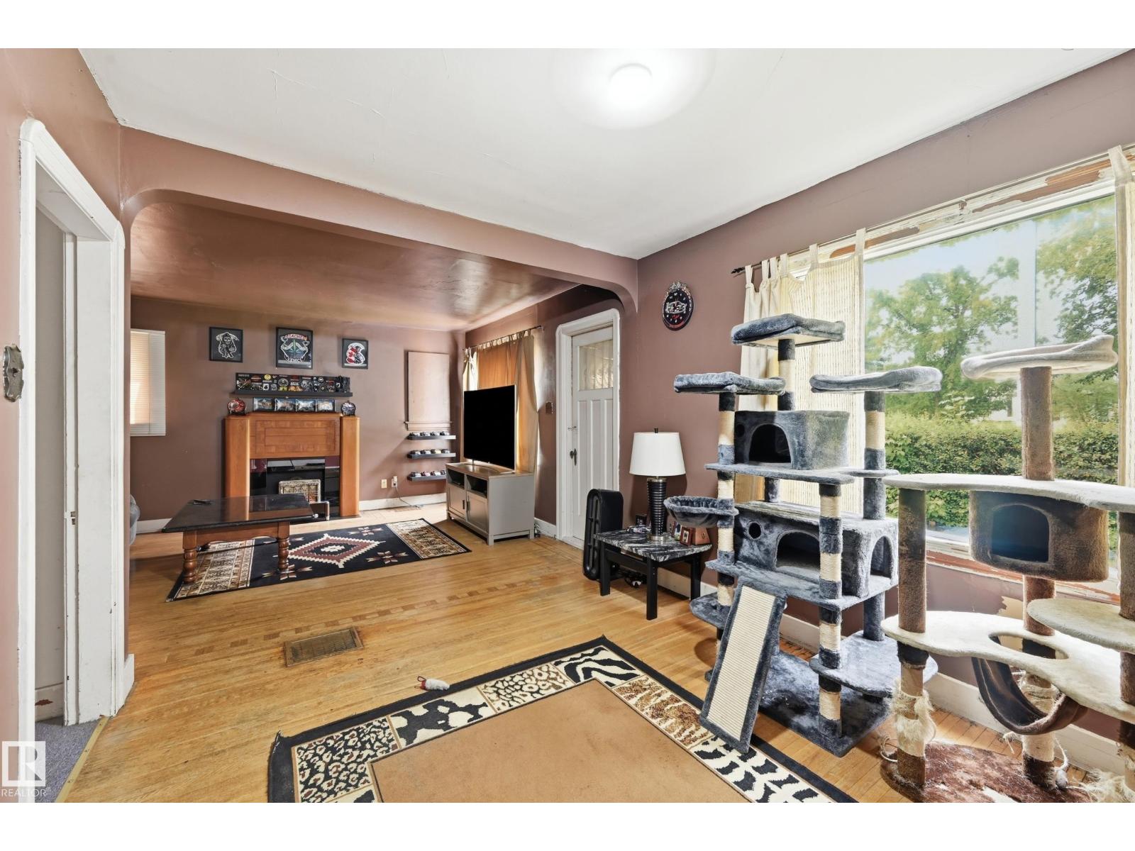 11325 101 St Nw Property Photo 6