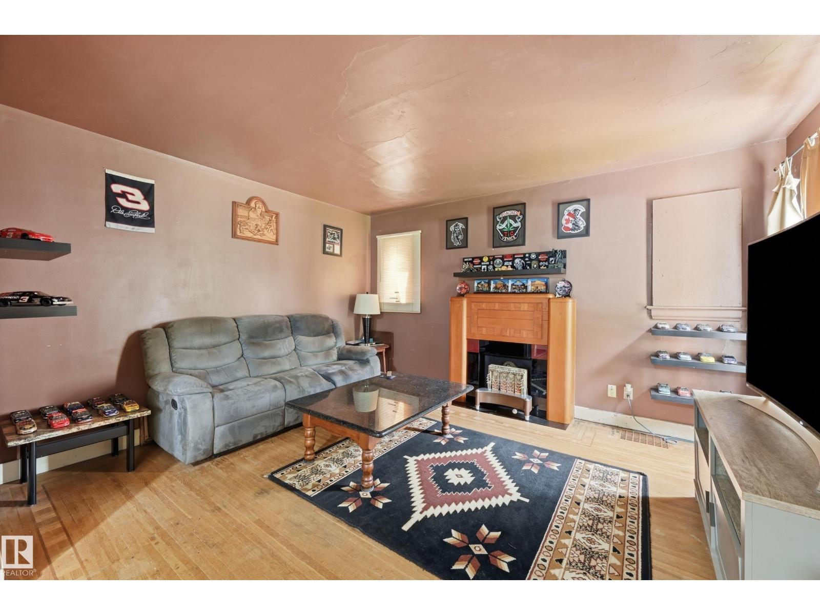 11325 101 St Nw Property Photo 7