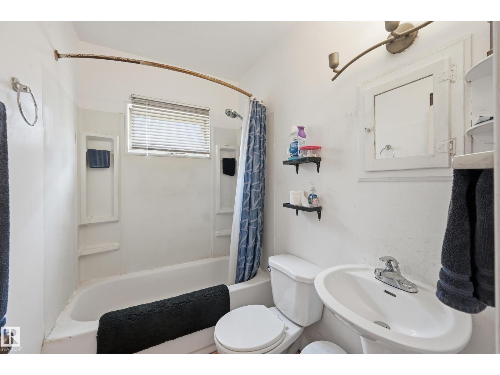 11325 101 St Nw Property Photo 11