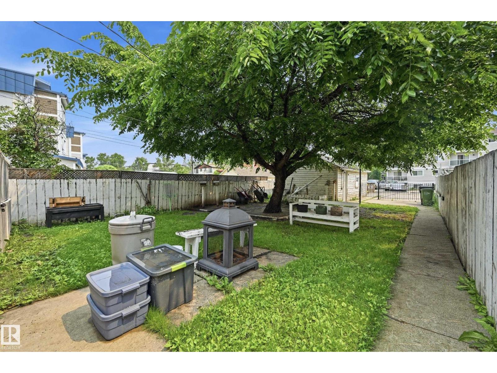 11325 101 St Nw Property Photo 22