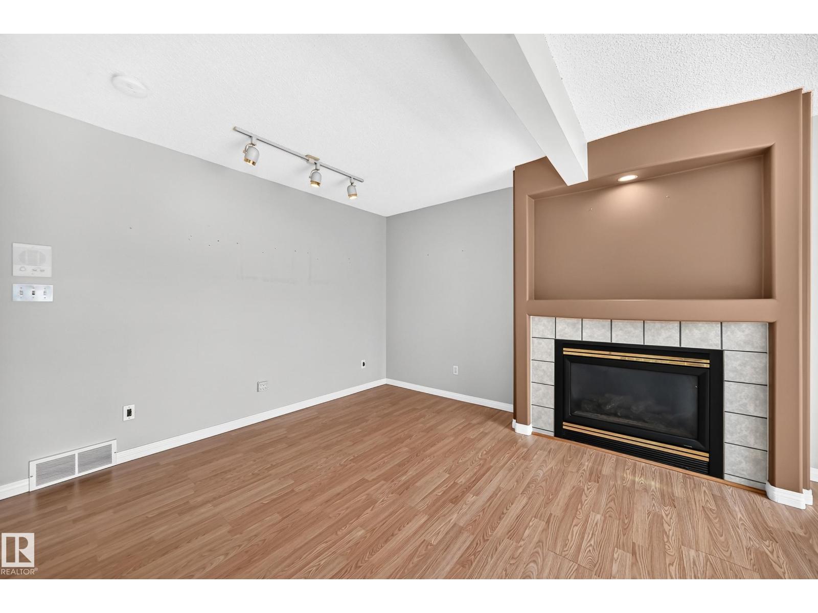 #51 9630 176 St Nw Property Photo 6