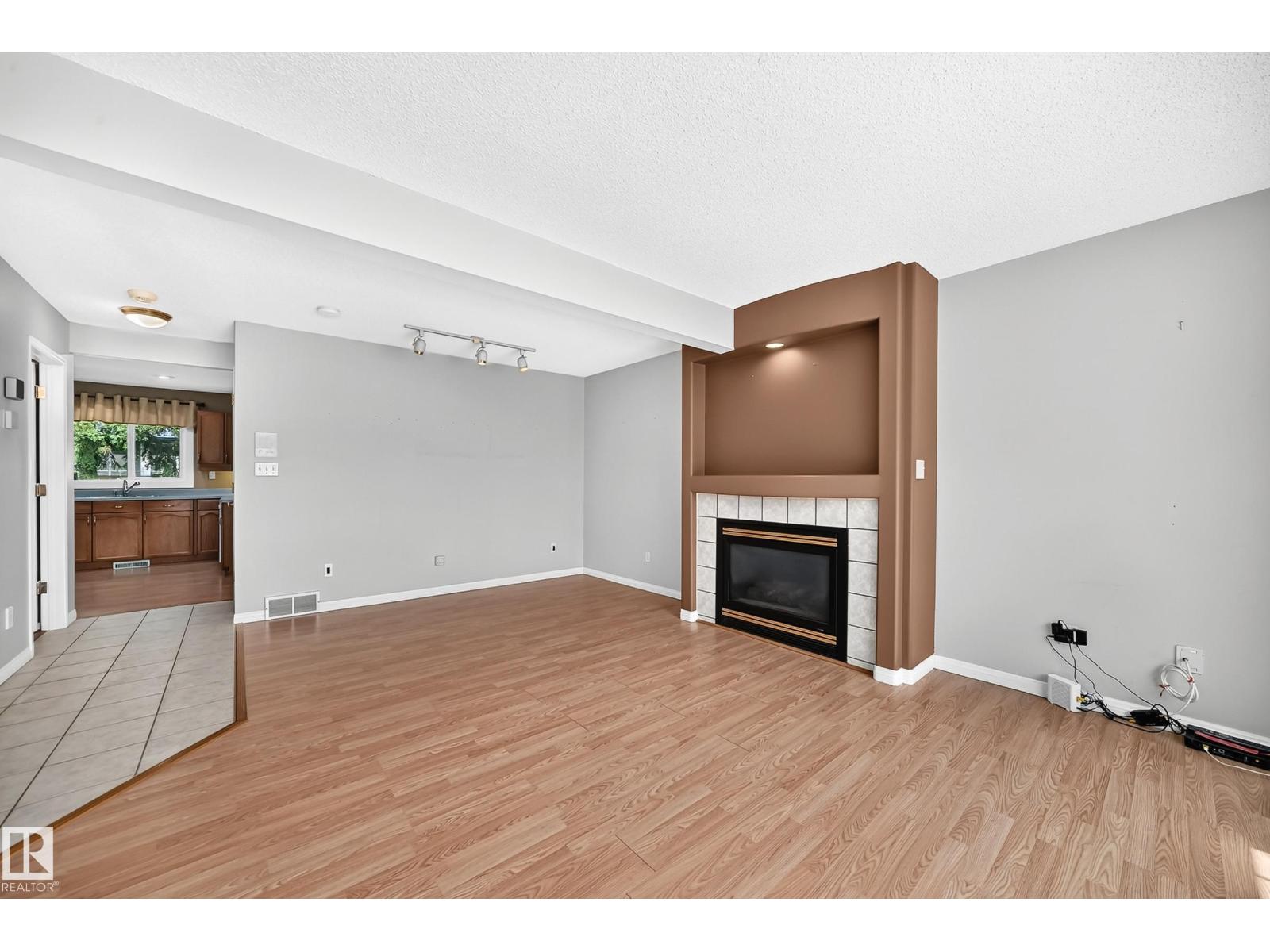 #51 9630 176 St Nw Property Photo 8