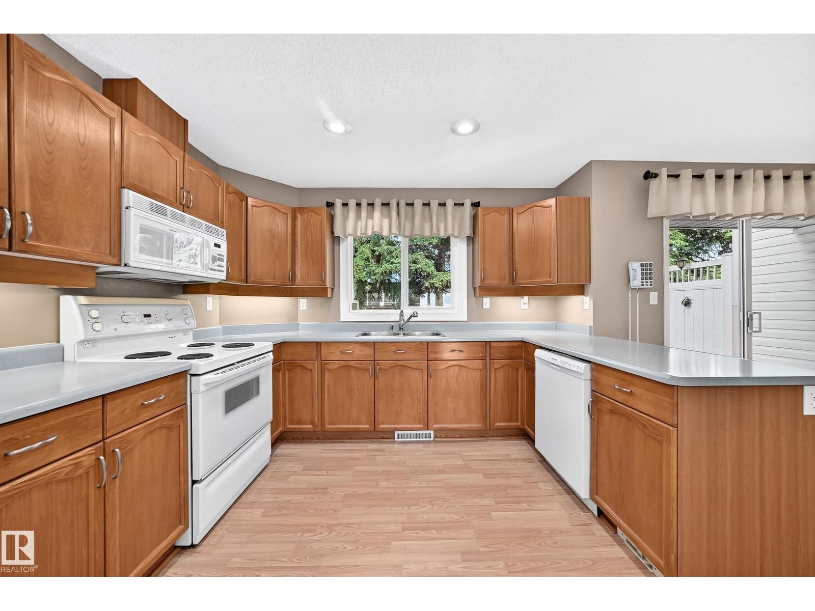 #51 9630 176 St Nw Property Photo 12