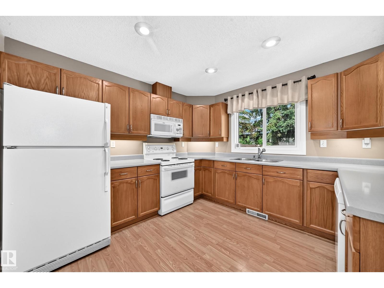 #51 9630 176 St Nw Property Photo 13