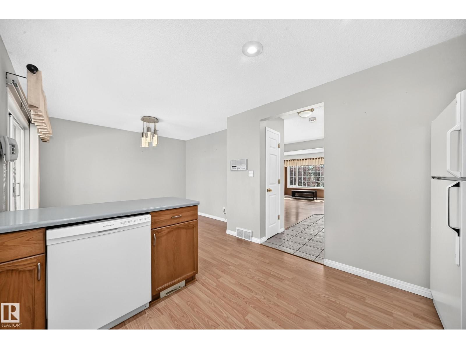 #51 9630 176 St Nw Property Photo 15