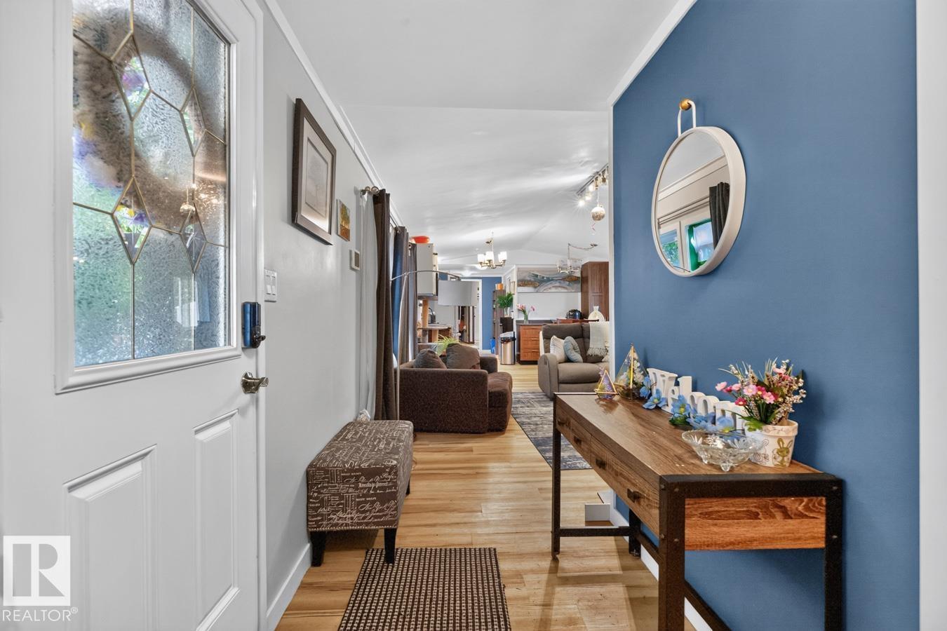 29 5220 44 Av Property Photo 6